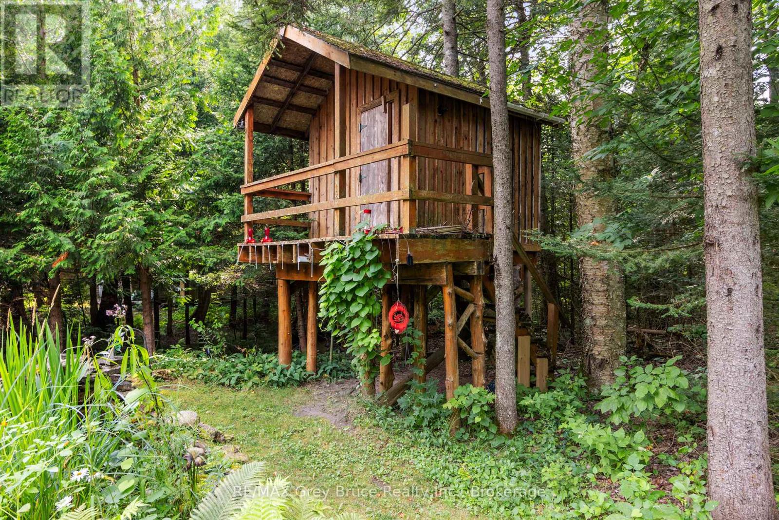 33 Woodstock Avenue, Northern Bruce Peninsula, Ontario  N0H 2M0 - Photo 37 - X12241443