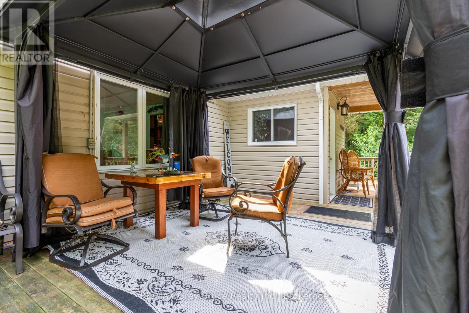 33 Woodstock Avenue, Northern Bruce Peninsula, Ontario  N0H 2M0 - Photo 39 - X12241443