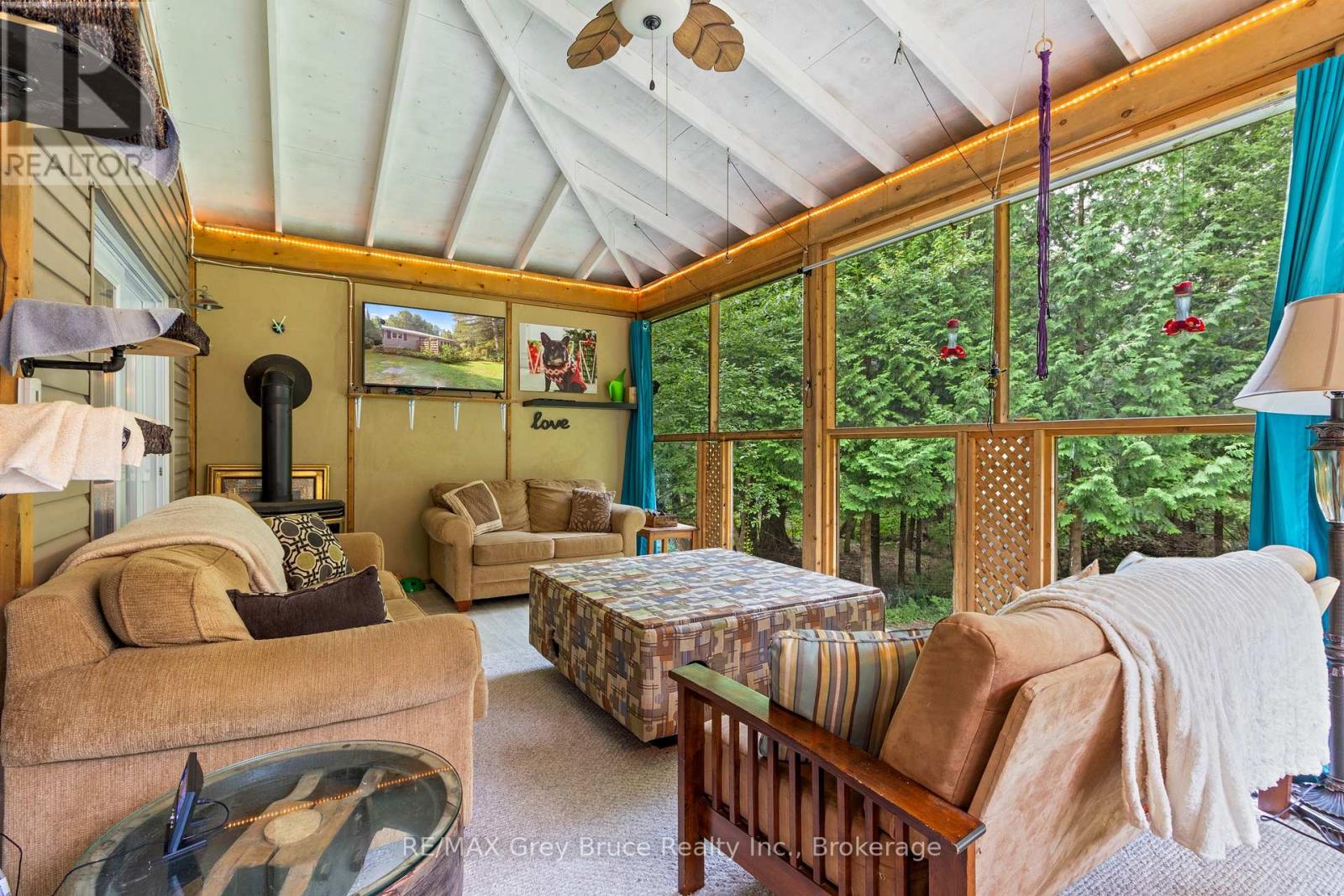 33 Woodstock Avenue, Northern Bruce Peninsula, Ontario  N0H 2M0 - Photo 4 - X12241443
