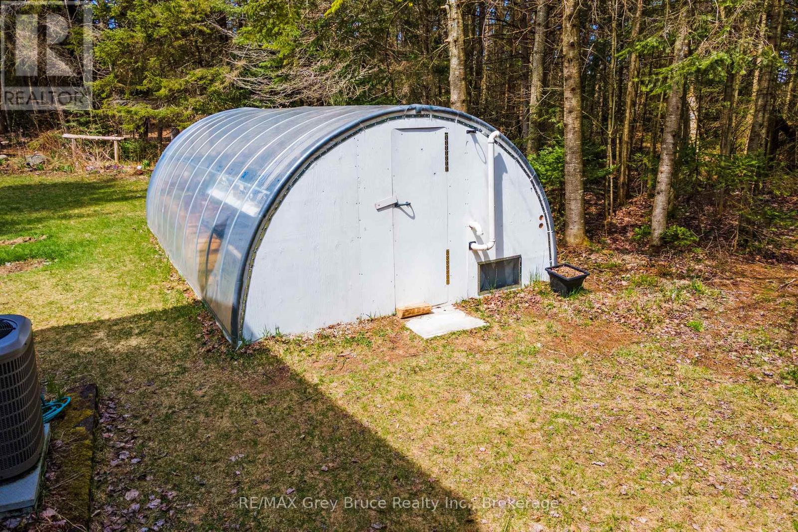 33 Woodstock Avenue, Northern Bruce Peninsula, Ontario  N0H 2M0 - Photo 41 - X12241443