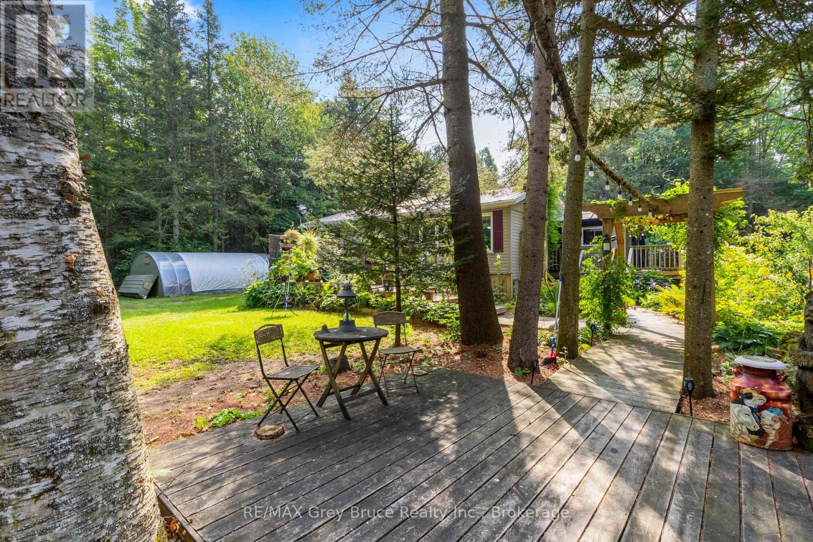 33 Woodstock Avenue, Northern Bruce Peninsula, Ontario  N0H 2M0 - Photo 6 - X12241443
