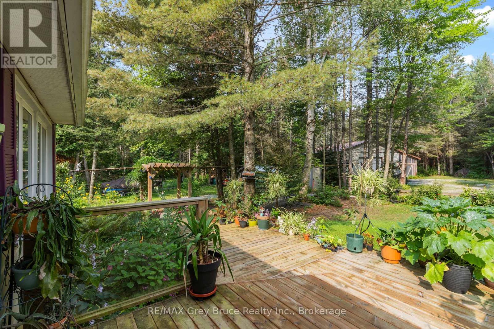 33 Woodstock Avenue, Northern Bruce Peninsula, Ontario  N0H 2M0 - Photo 9 - X12241443