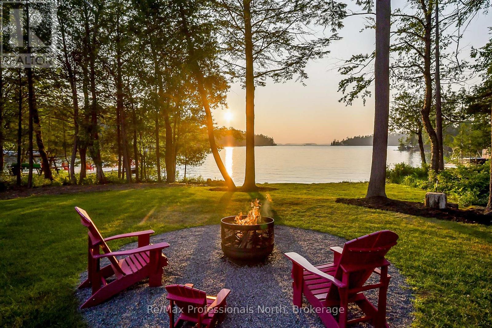 1054 Brydons Bay Road, Gravenhurst (Muskoka (S)), Ontario  P1P 1R1 - Photo 2 - X12350161