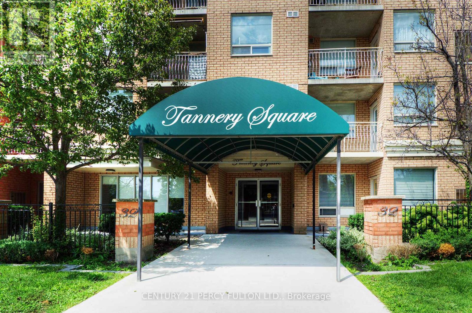 307 - 32 Tannery Street, Mississauga, Ontario  L5M 6T6 - Photo 2 - W12349964