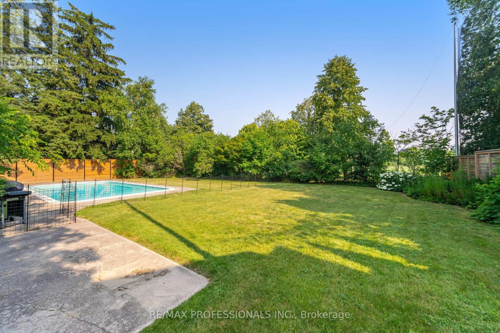 55 Bywood Drive, Toronto, Ontario  M9A 1M1 - Photo 11 - W12349974