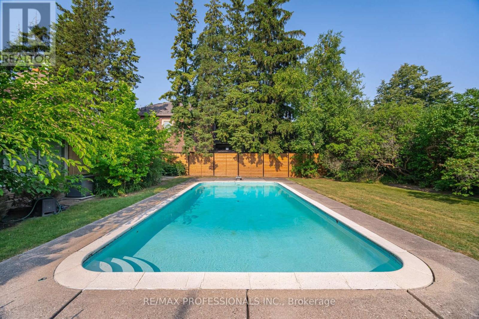 55 Bywood Drive, Toronto, Ontario  M9A 1M1 - Photo 12 - W12349974