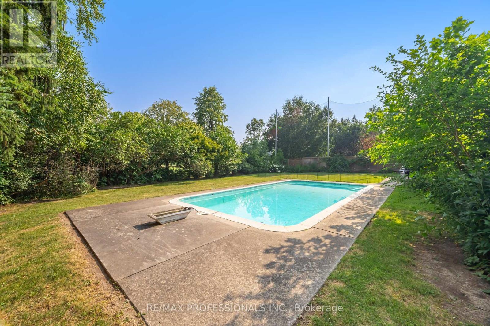 55 Bywood Drive, Toronto, Ontario  M9A 1M1 - Photo 14 - W12349974