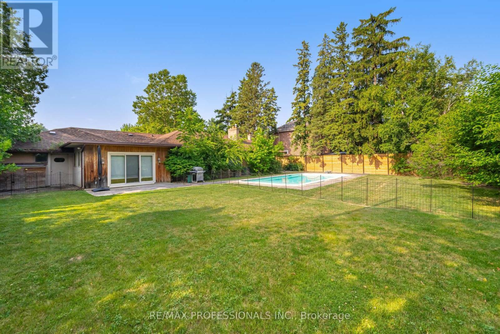 55 Bywood Drive, Toronto, Ontario  M9A 1M1 - Photo 16 - W12349974
