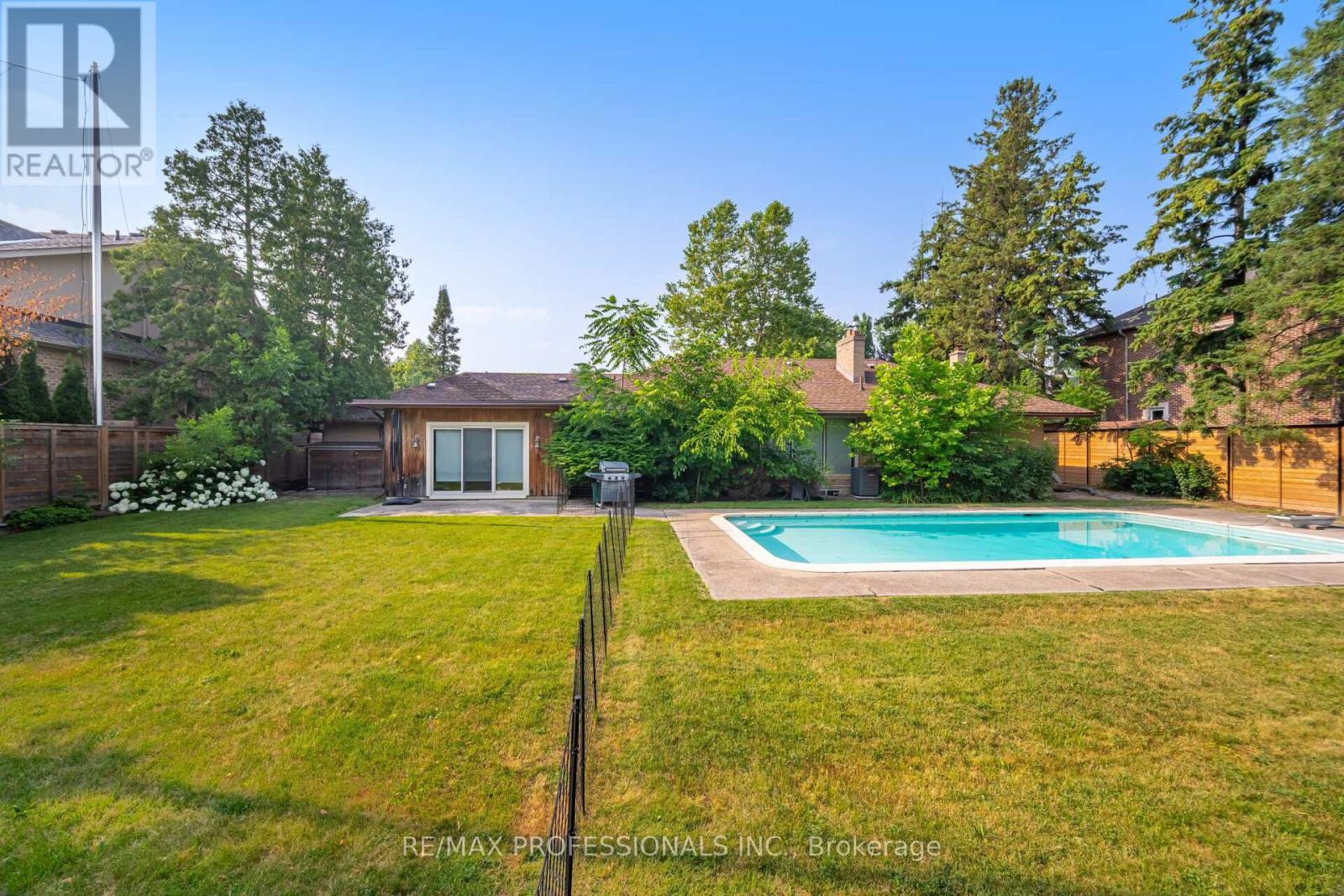 55 Bywood Drive, Toronto, Ontario  M9A 1M1 - Photo 17 - W12349974