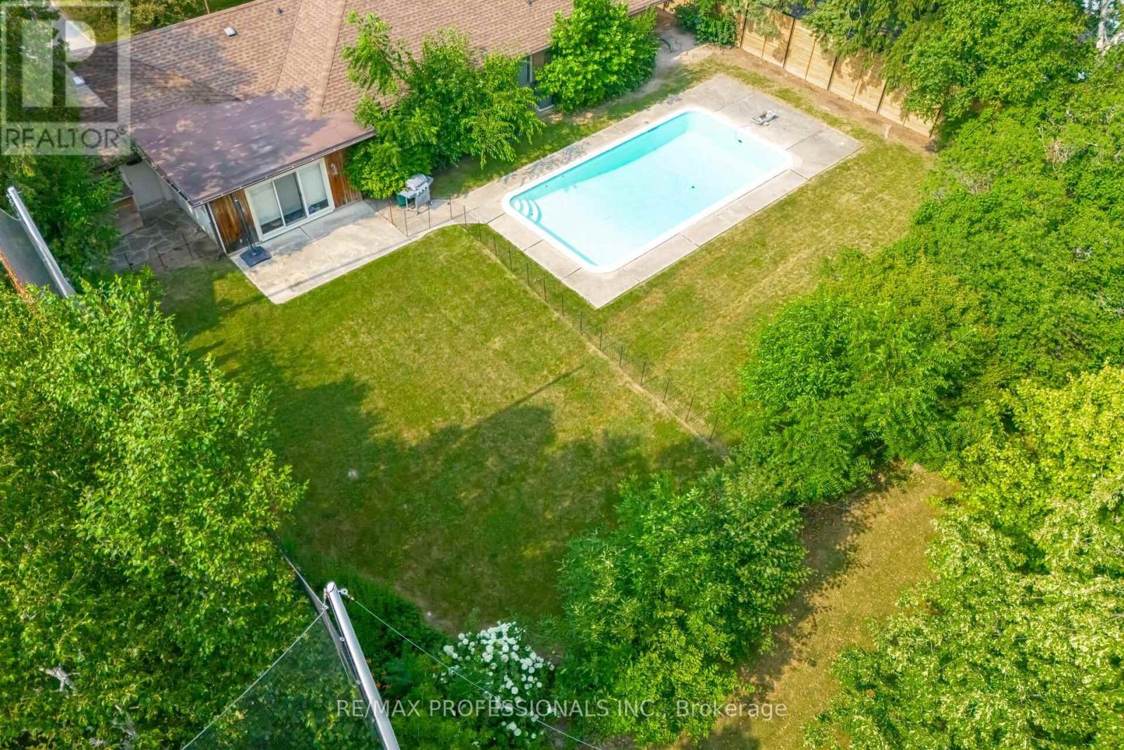 55 Bywood Drive, Toronto, Ontario  M9A 1M1 - Photo 19 - W12349974