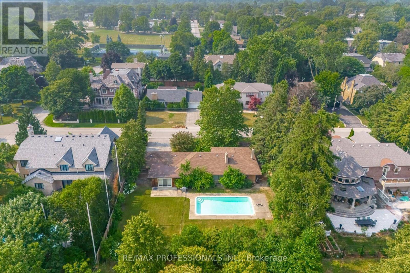 55 Bywood Drive, Toronto, Ontario  M9A 1M1 - Photo 23 - W12349974