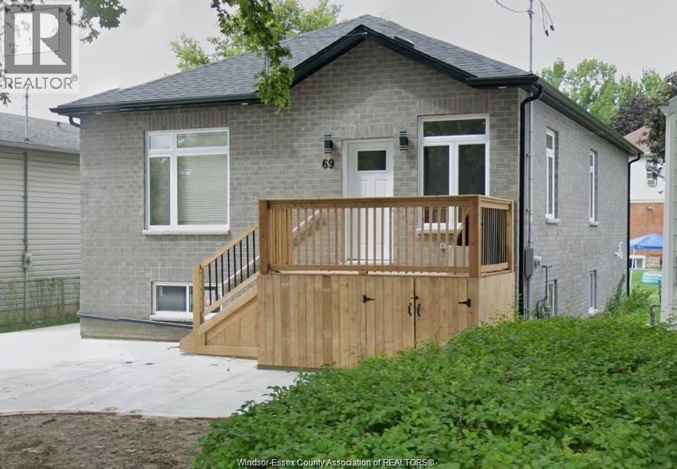 MLS# 25020943: 69 SPENCER AVENUE, Chatham, Canada