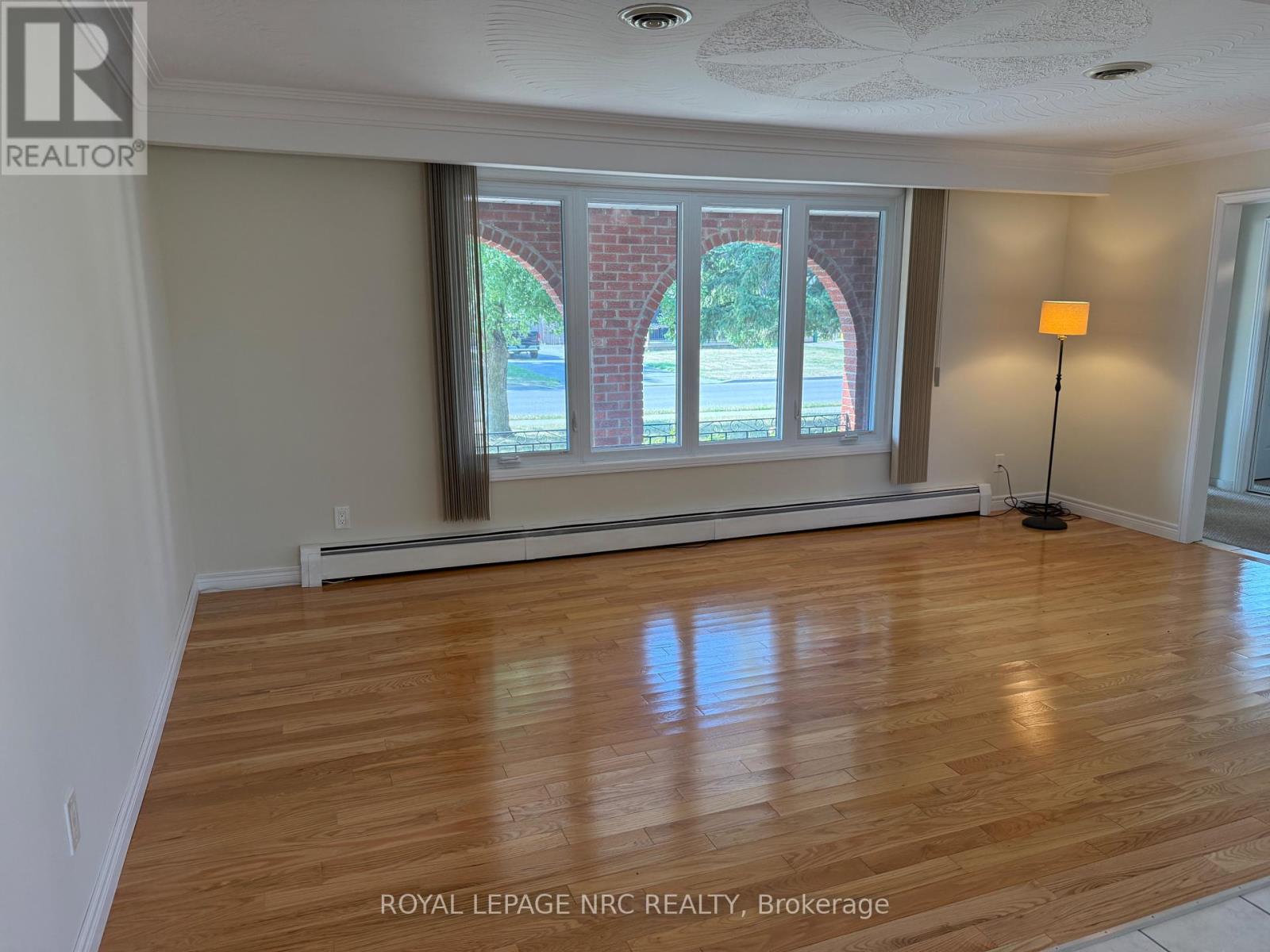 7797 Mulhern Street, Niagara Falls, Ontario  L2H 1B6 - Photo 4 - X12349240