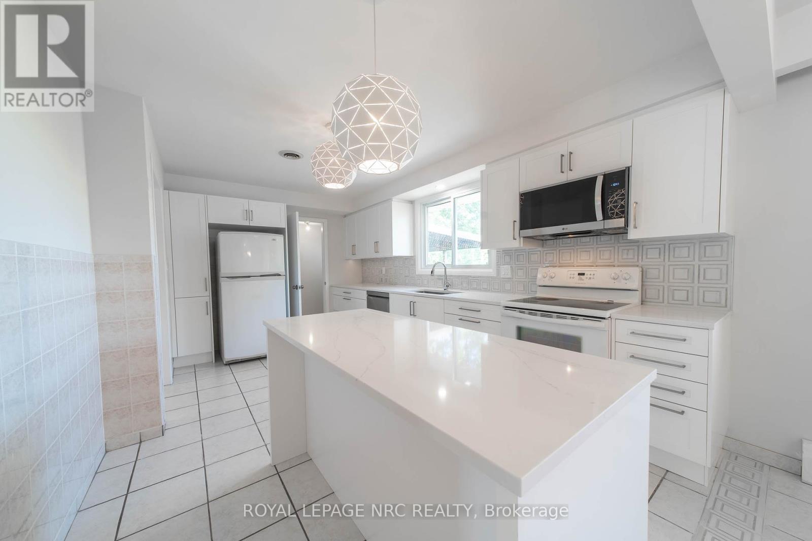 7797 Mulhern Street, Niagara Falls, Ontario  L2H 1B6 - Photo 5 - X12349240