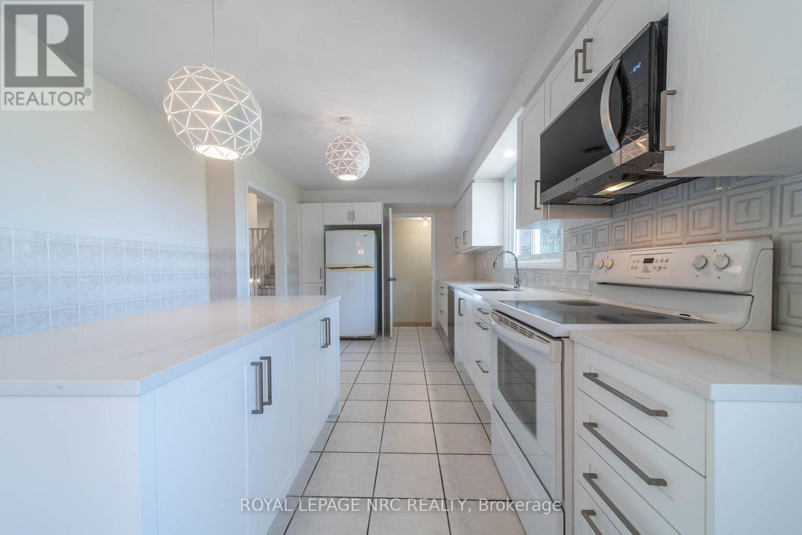 7797 Mulhern Street, Niagara Falls, Ontario  L2H 1B6 - Photo 7 - X12349240