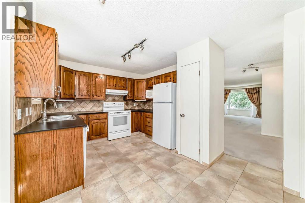 Property at 139 Stratton Crescent SW image 5
