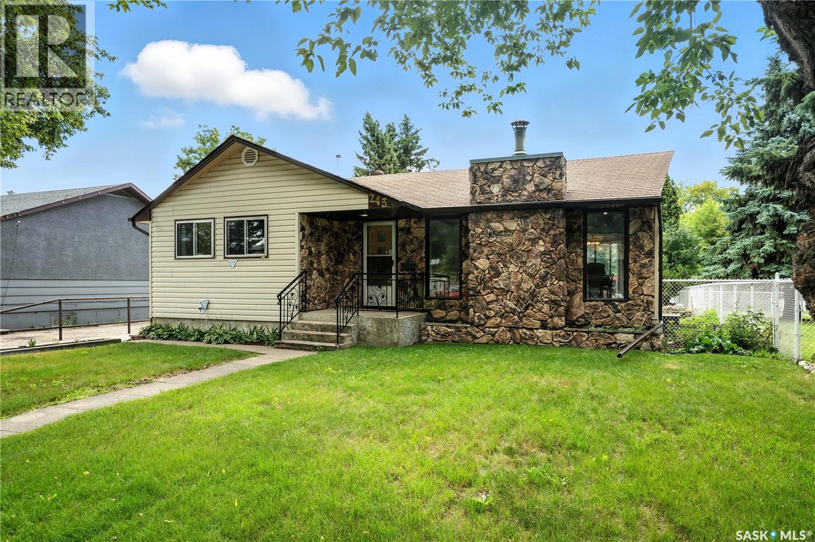243 25th Street W, Prince Albert, Saskatchewan  S6V 4P4 - Photo 1 - SK015889
