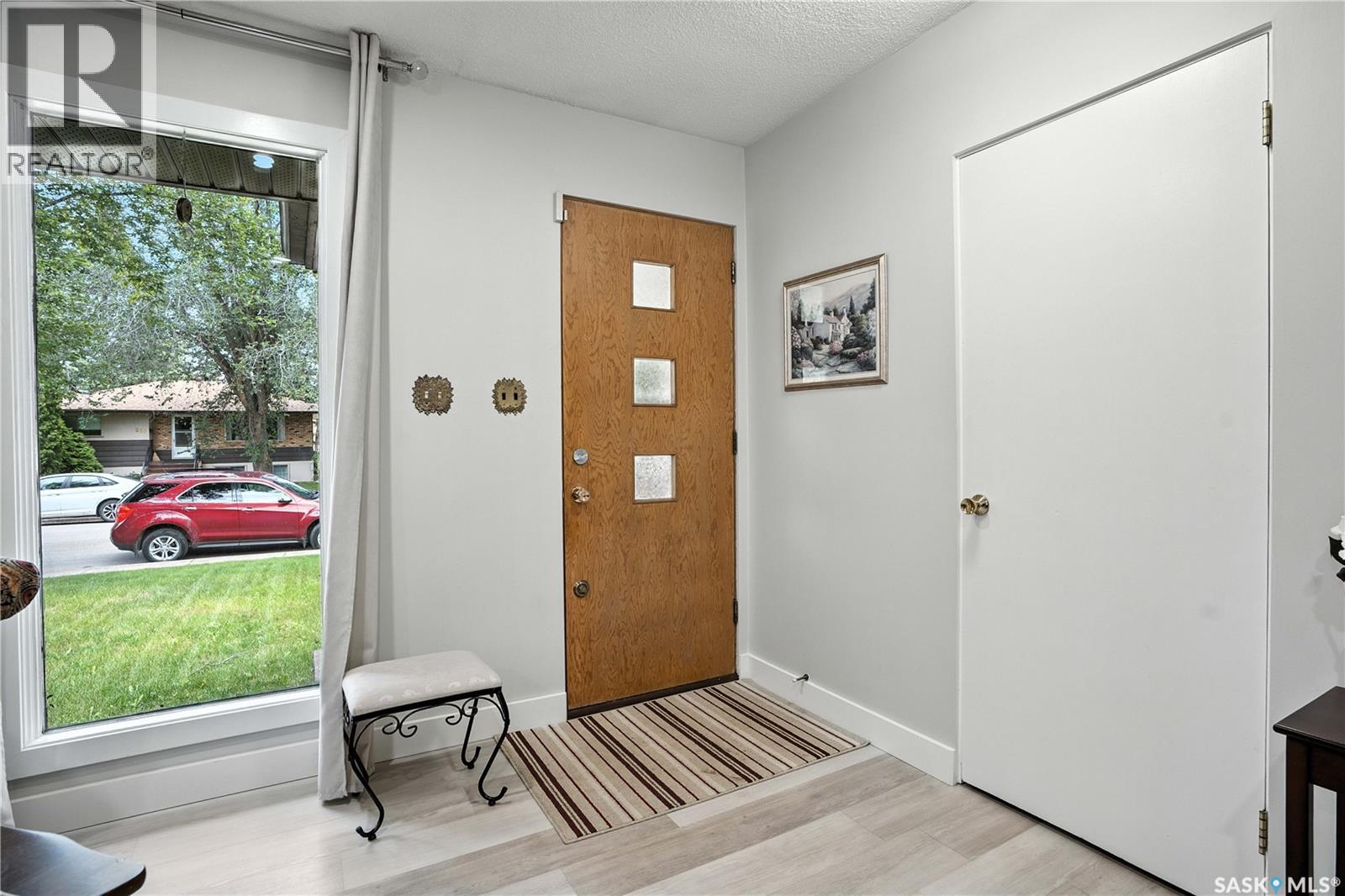 243 25th Street W, Prince Albert, Saskatchewan  S6V 4P4 - Photo 2 - SK015889