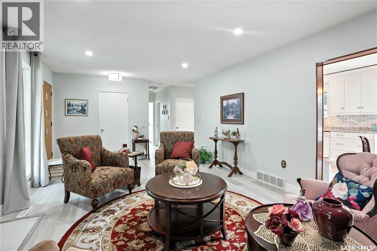 243 25th Street W, Prince Albert, Saskatchewan  S6V 4P4 - Photo 4 - SK015889