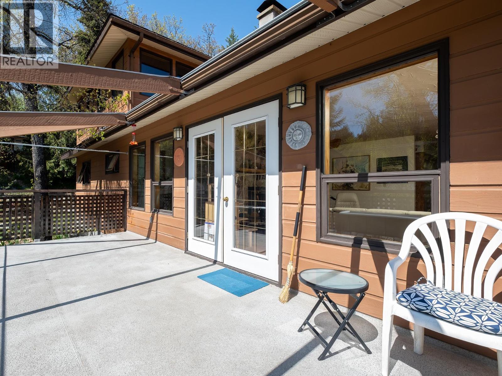 Property at 1750 Phoenix Avenue image 3