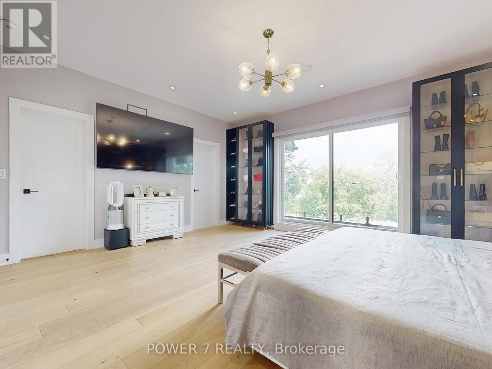 34 Dresden Road, Toronto, Ontario  M3H 1W9 - Photo 22 - C12350052