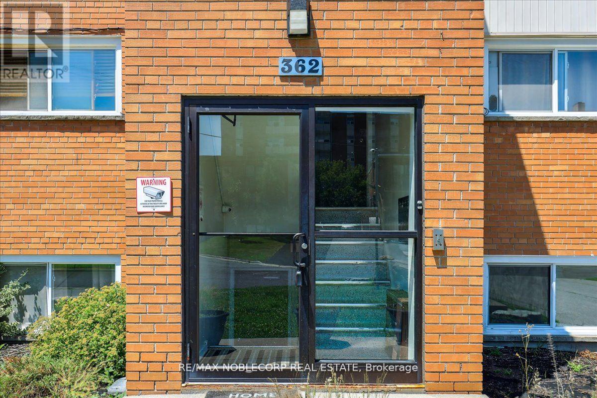 2 - 362 Elgin Court, Oshawa, Ontario  L1J 2P4 - Photo 4 - E12350156