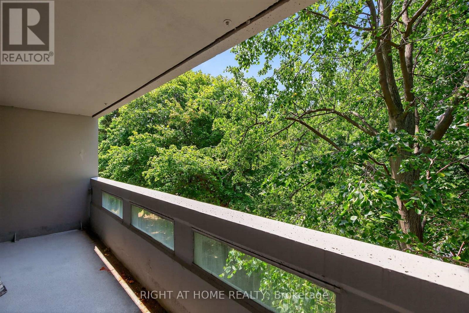 211 - 60 Inverlochy Boulevard, Markham (Royal Orchard), Ontario  L3T 4T7 - Photo 37 - N12343379