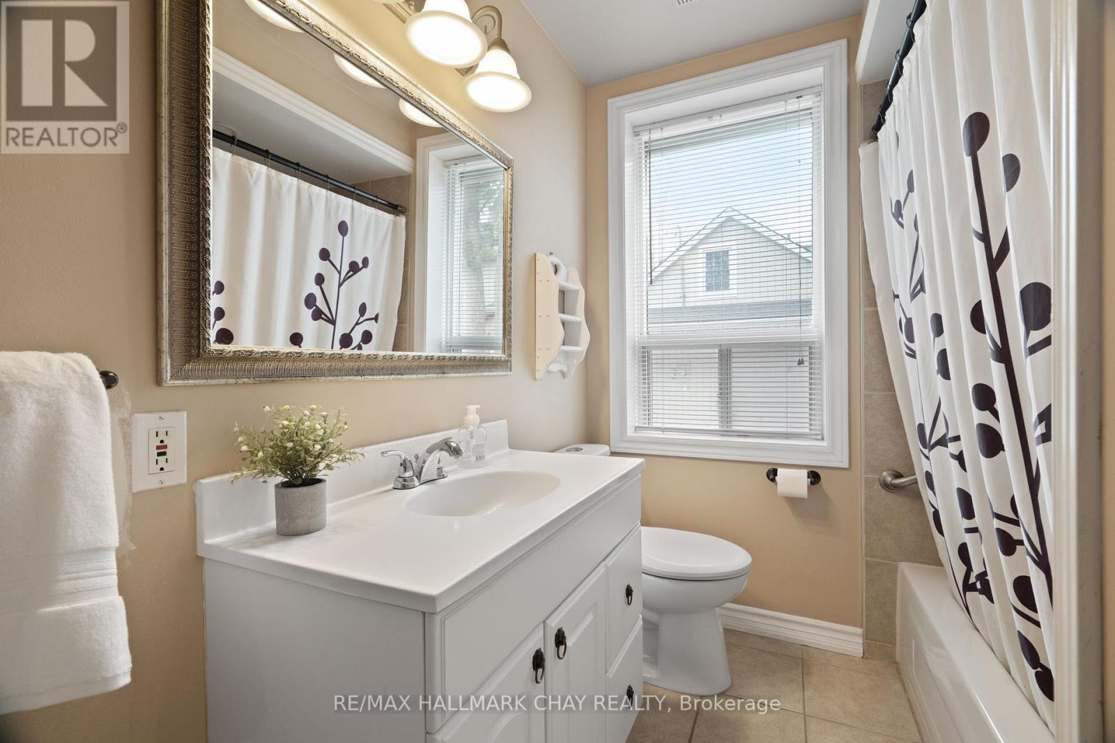 2088 Victoria Street, Innisfil (Stroud), Ontario  L9S 1K4 - Photo 15 - N12350094
