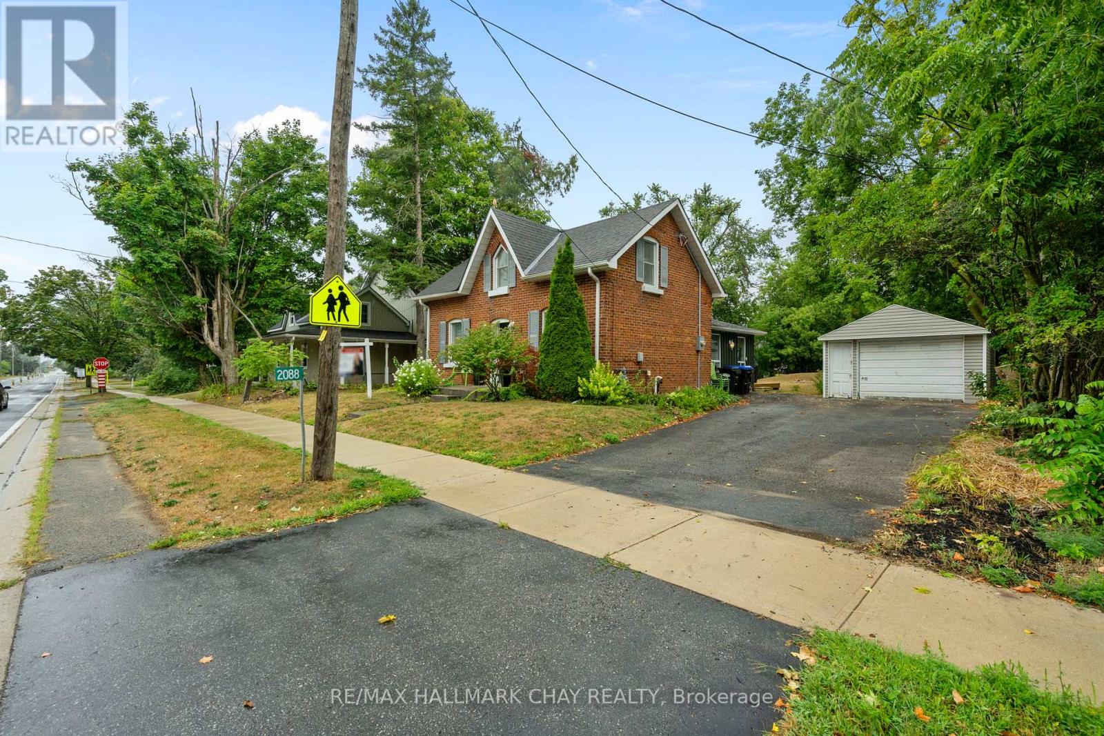 2088 Victoria Street, Innisfil (Stroud), Ontario  L9S 1K4 - Photo 2 - N12350094