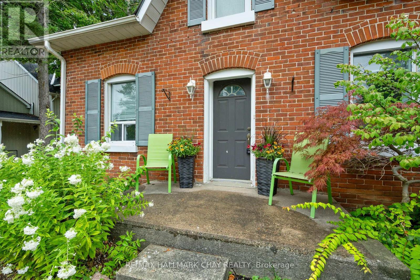 2088 Victoria Street, Innisfil (Stroud), Ontario  L9S 1K4 - Photo 4 - N12350094
