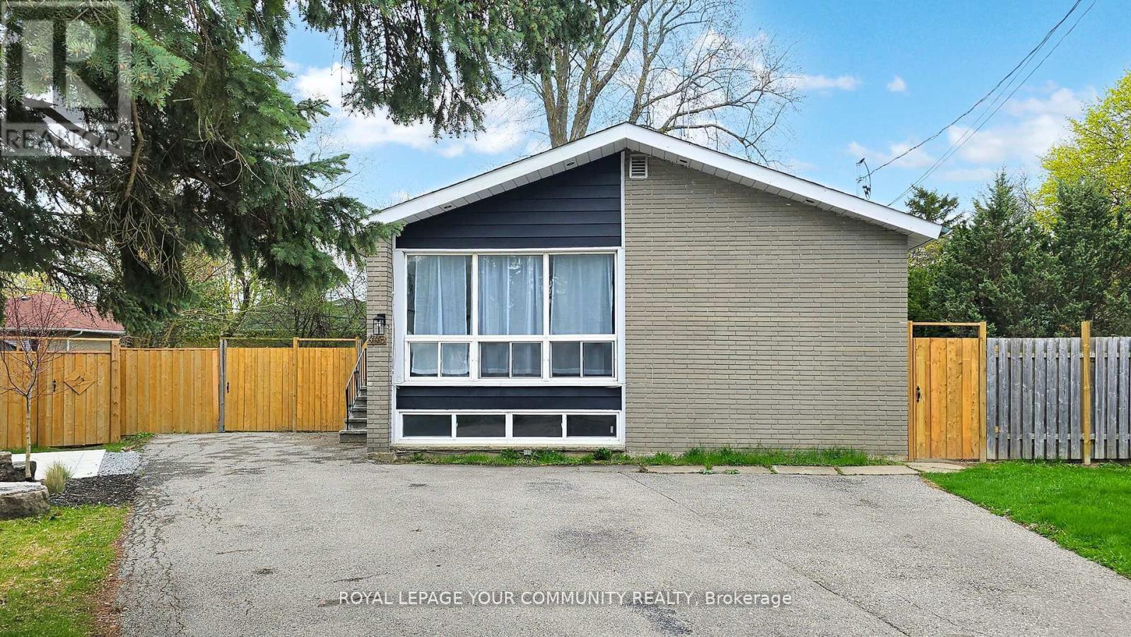 Property at 446 LYNETT CRESCENT image 1