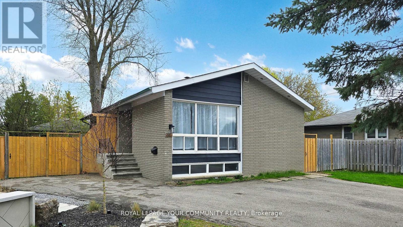 Property at 446 LYNETT CRESCENT image 2
