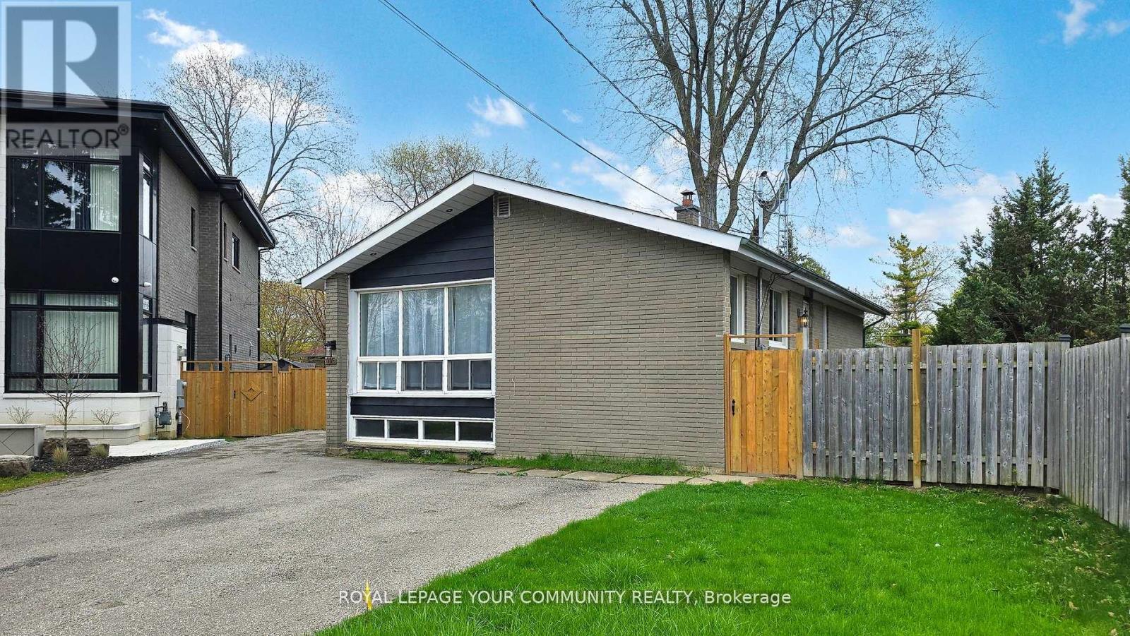 Property at 446 LYNETT CRESCENT image 3
