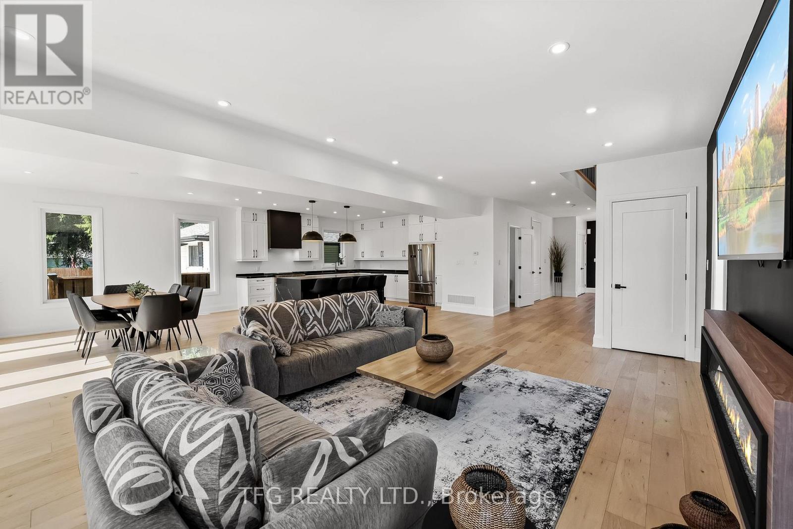 678 Otonabee Drive, Peterborough South, Ontario  K9J 7P9 - Photo 11 - X12350230