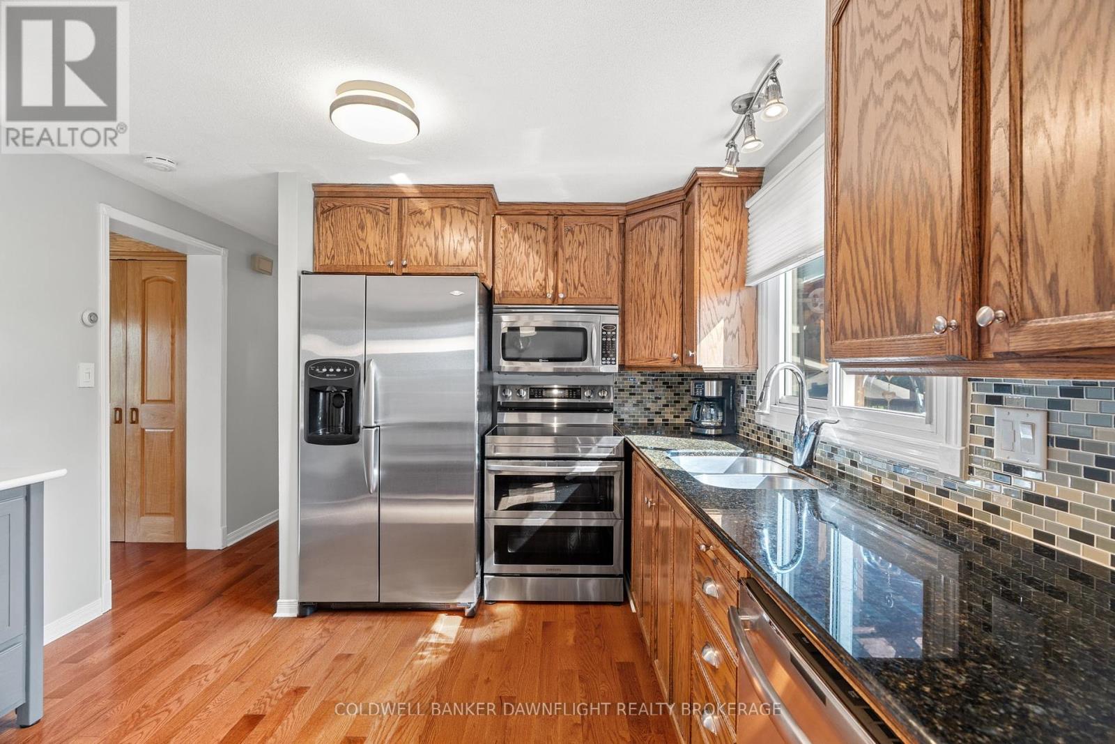 518 Edward Street, South Huron, Ontario  N0M 1S1 - Photo 14 - X12350223