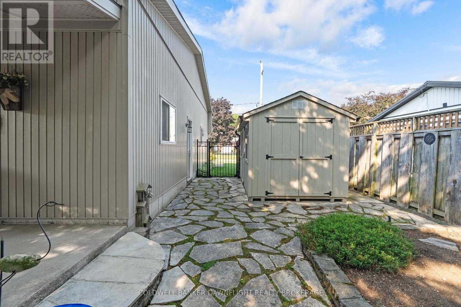 518 Edward Street, South Huron, Ontario  N0M 1S1 - Photo 37 - X12350223
