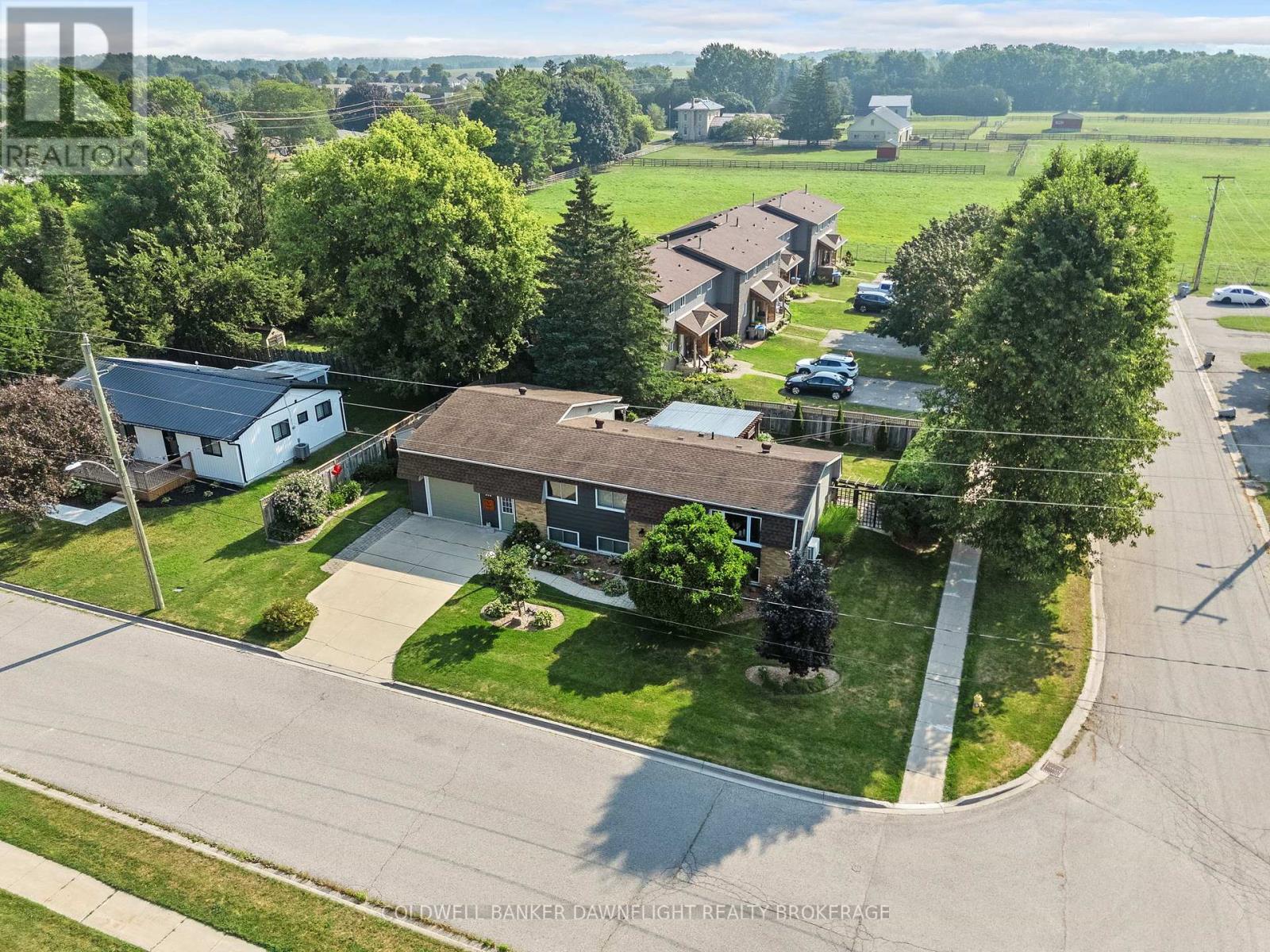 518 Edward Street, South Huron, Ontario  N0M 1S1 - Photo 4 - X12350223