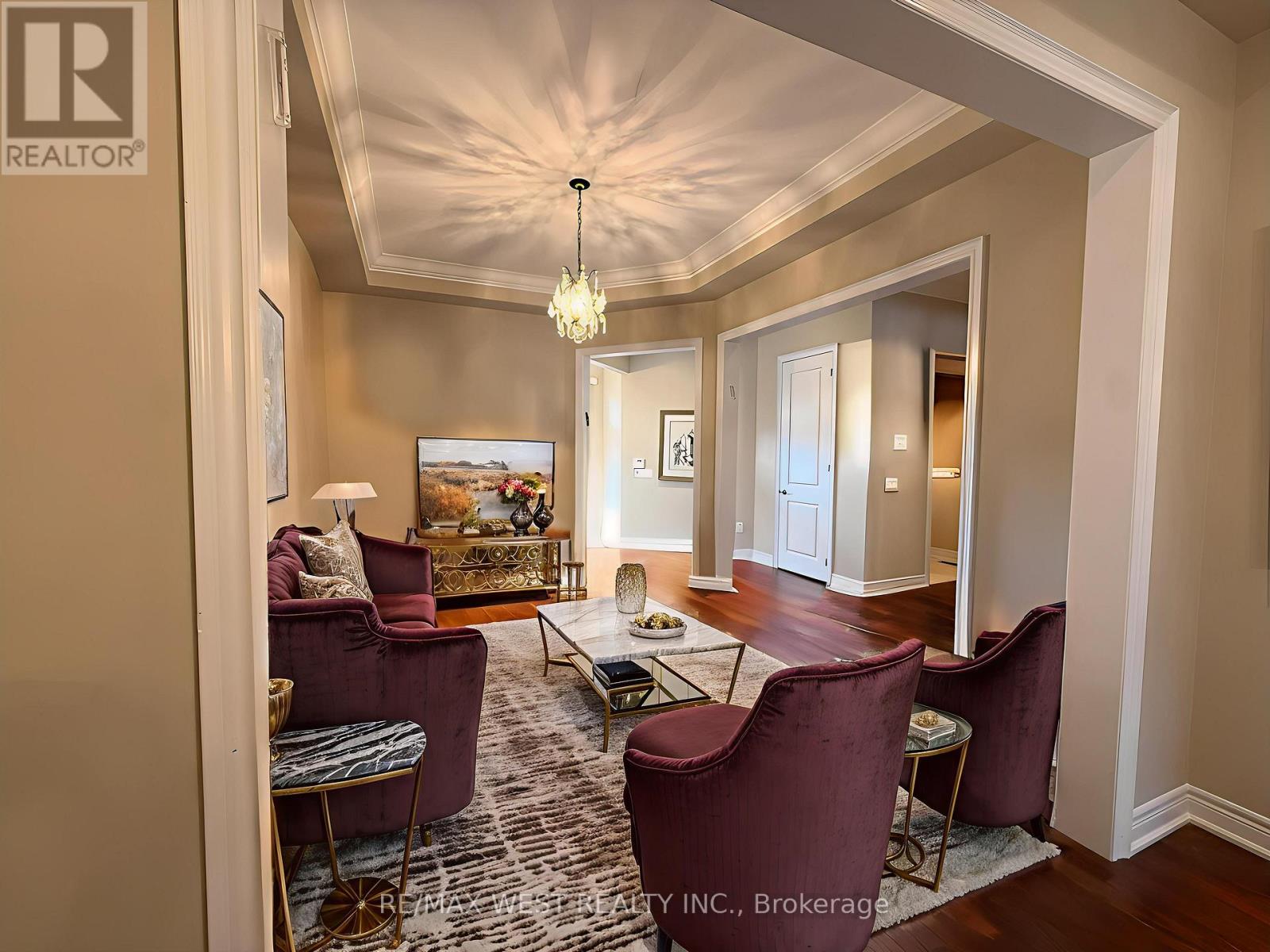 Property at 160 TOWNSGATE DRIVE image 2