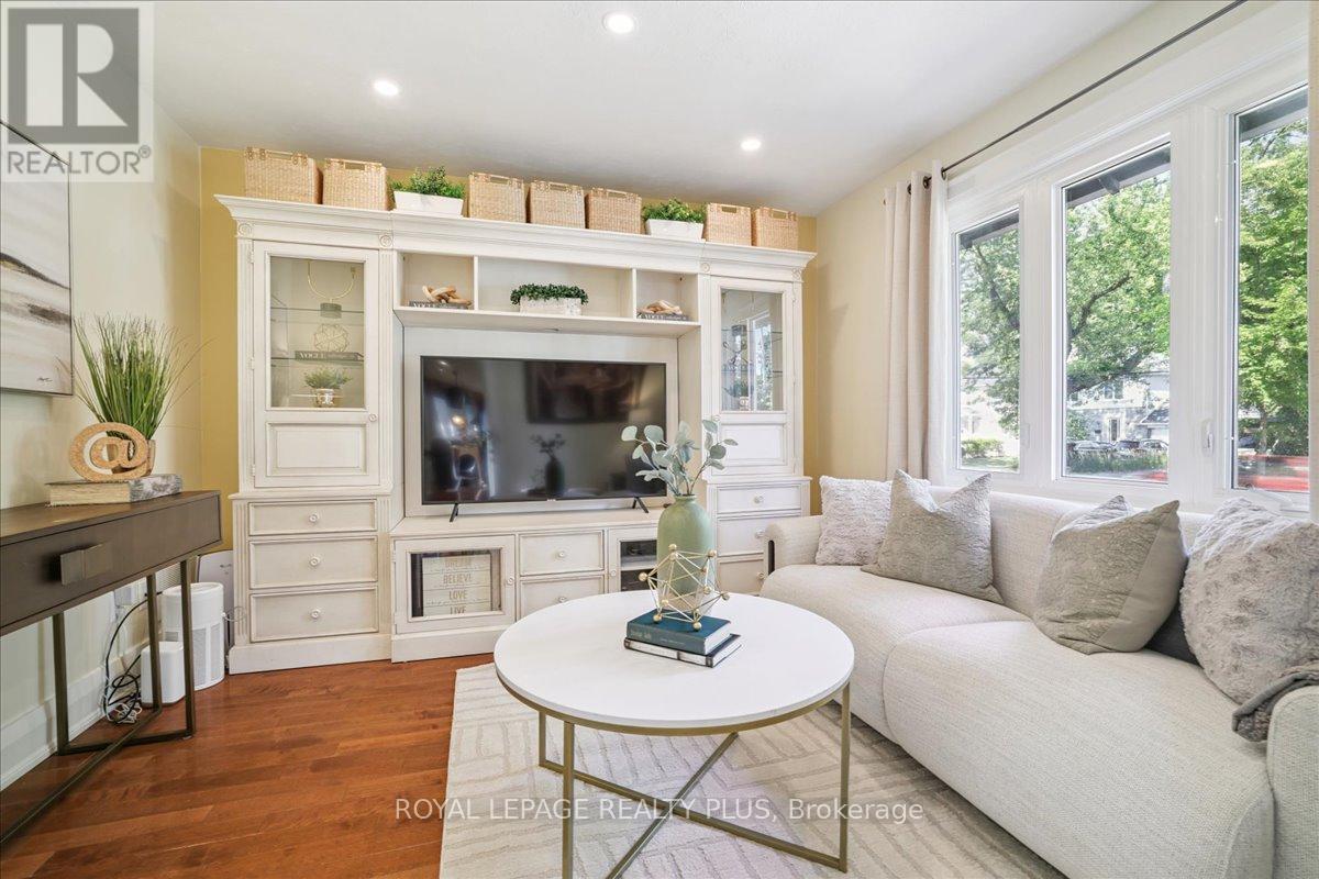 Property at 1048 ROYAL YORK ROAD image 4