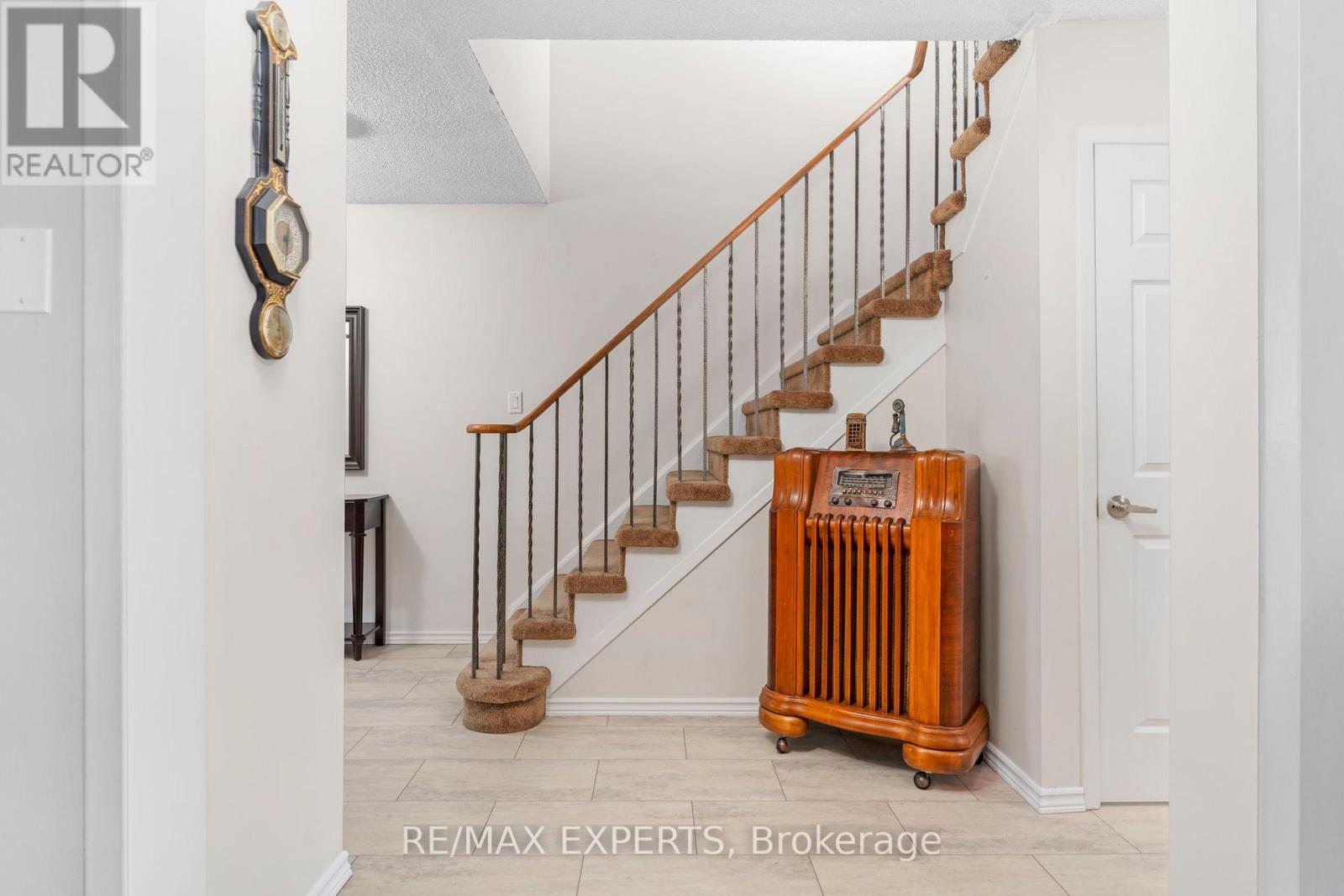 26 Langholm Court, Brampton, Ontario  L6Z 2Y1 - Photo 10 - W12350091