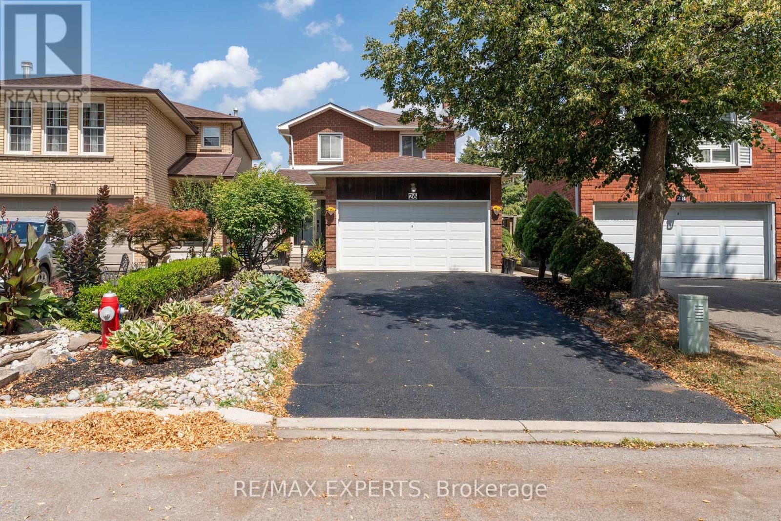 26 Langholm Court, Brampton, Ontario  L6Z 2Y1 - Photo 2 - W12350091