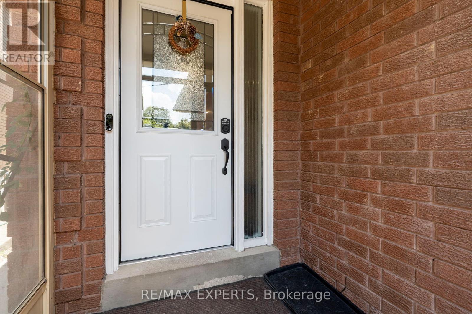 26 Langholm Court, Brampton, Ontario  L6Z 2Y1 - Photo 7 - W12350091