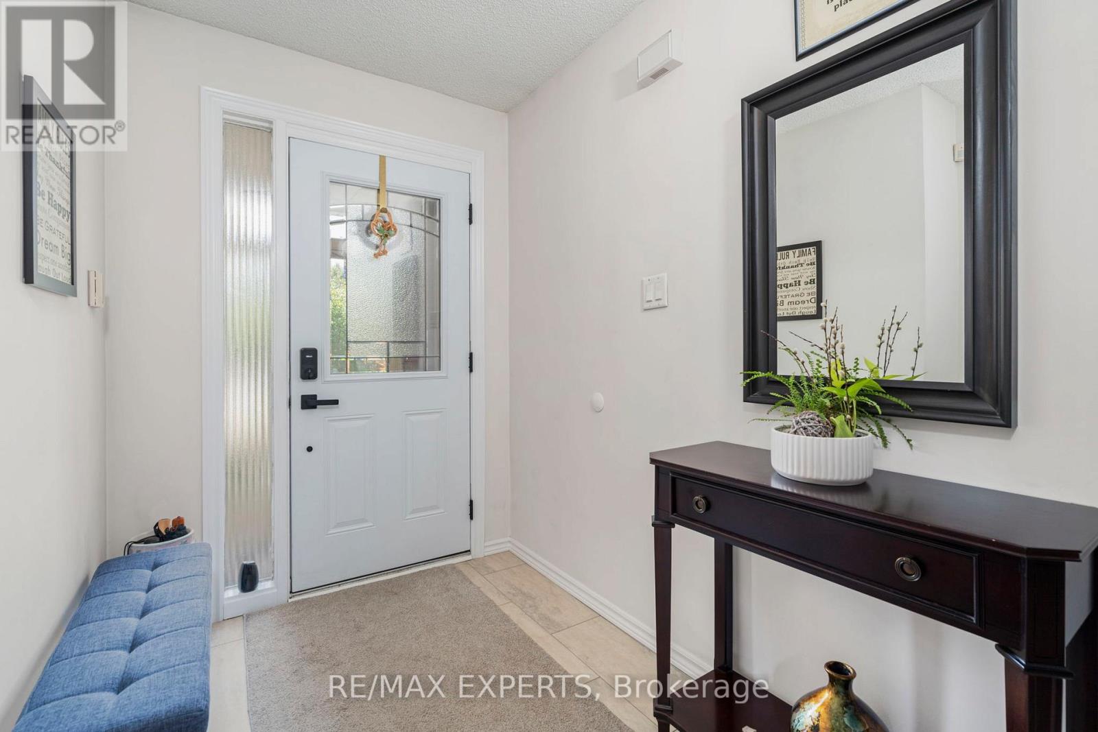 26 Langholm Court, Brampton, Ontario  L6Z 2Y1 - Photo 8 - W12350091