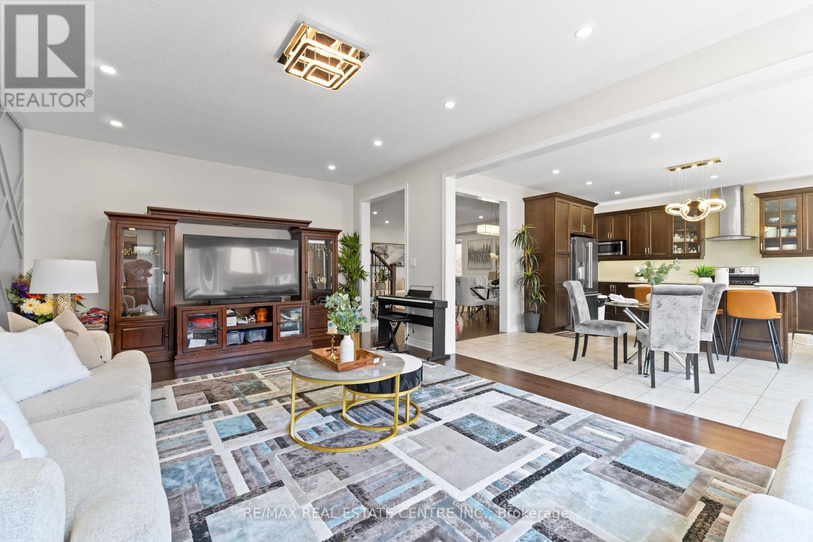 19 Foliage Drive, Brampton, Ontario  L7A 4M7 - Photo 13 - W12350106