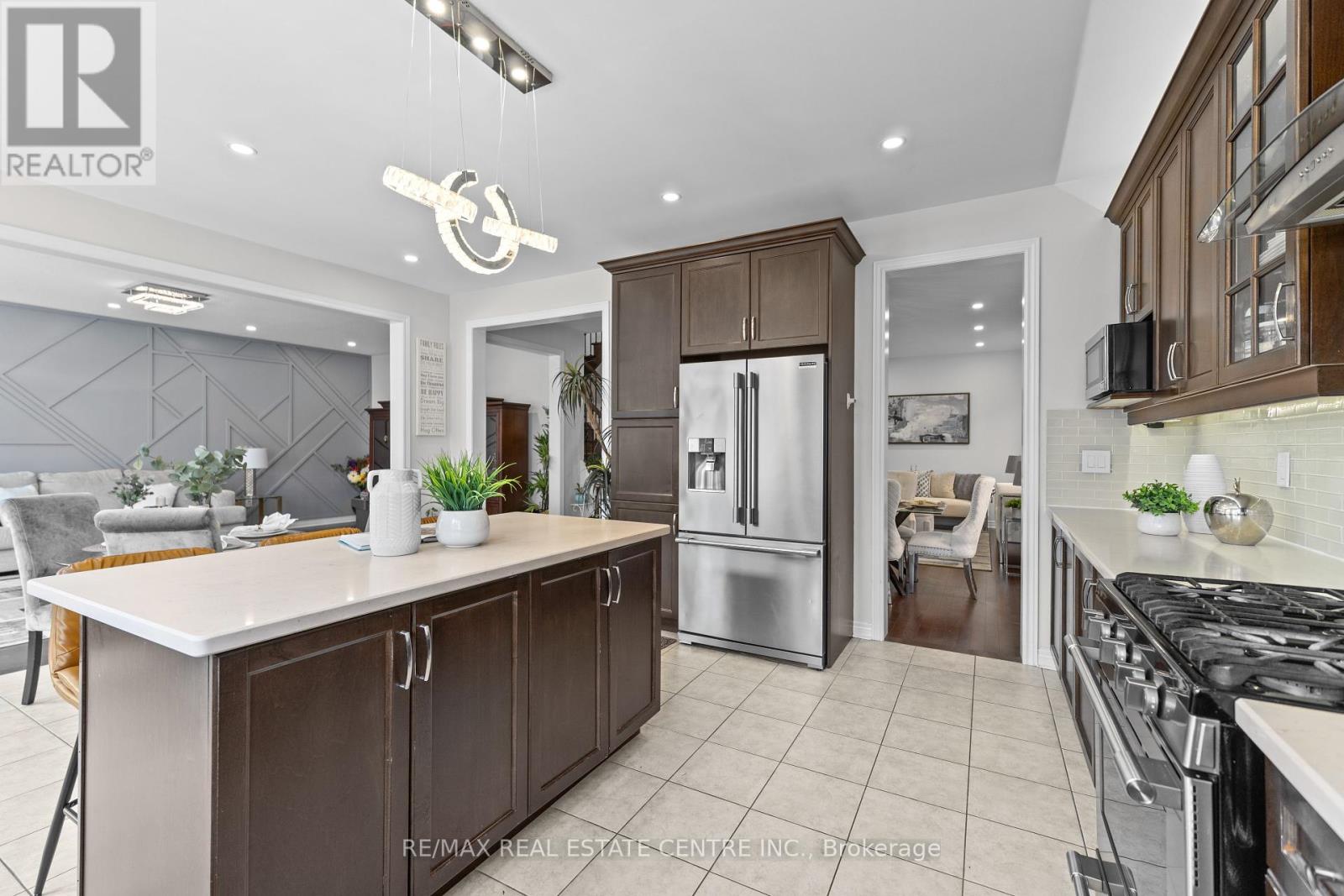 19 Foliage Drive, Brampton, Ontario  L7A 4M7 - Photo 16 - W12350106
