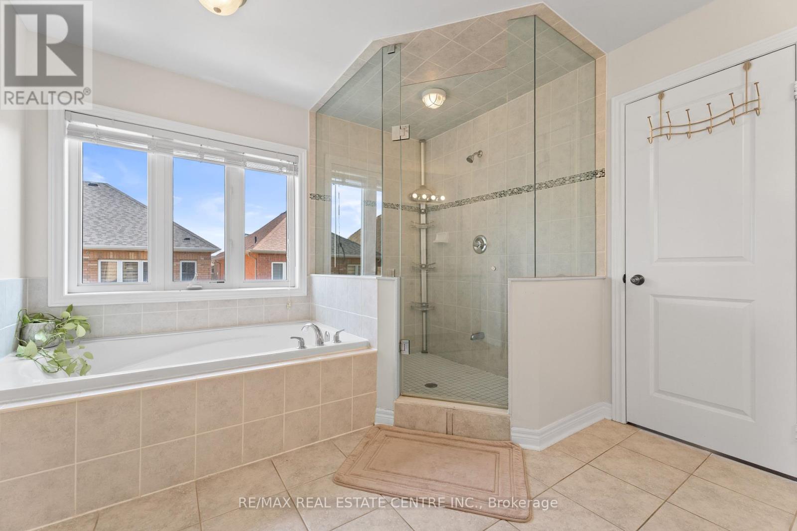 19 Foliage Drive, Brampton, Ontario  L7A 4M7 - Photo 28 - W12350106