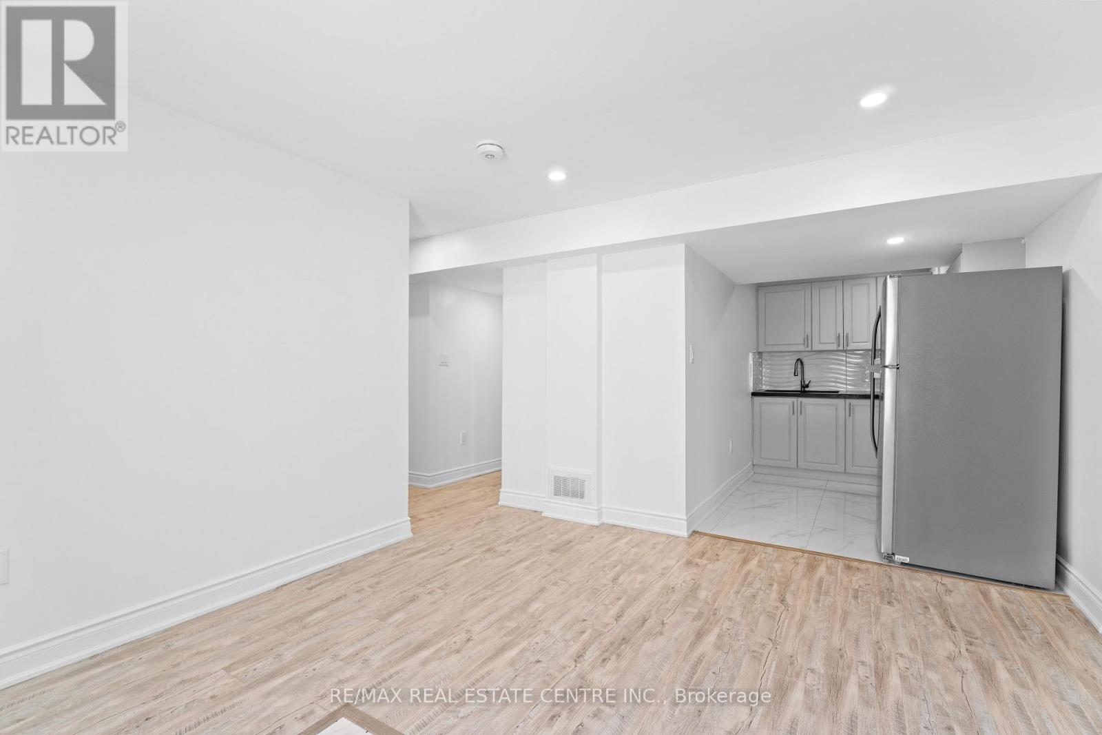 19 Foliage Drive, Brampton, Ontario  L7A 4M7 - Photo 37 - W12350106