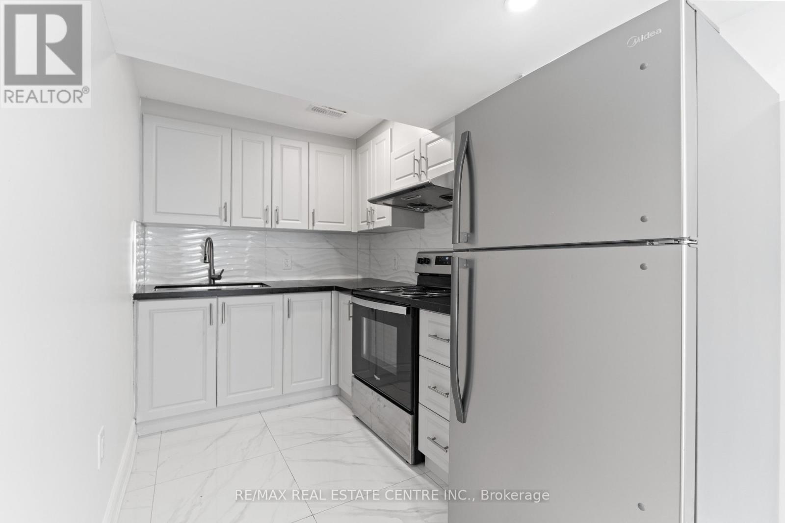19 Foliage Drive, Brampton, Ontario  L7A 4M7 - Photo 38 - W12350106