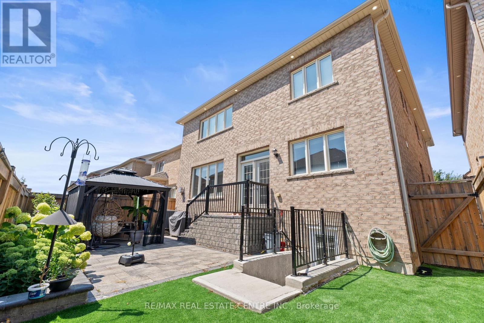 19 Foliage Drive, Brampton, Ontario  L7A 4M7 - Photo 47 - W12350106