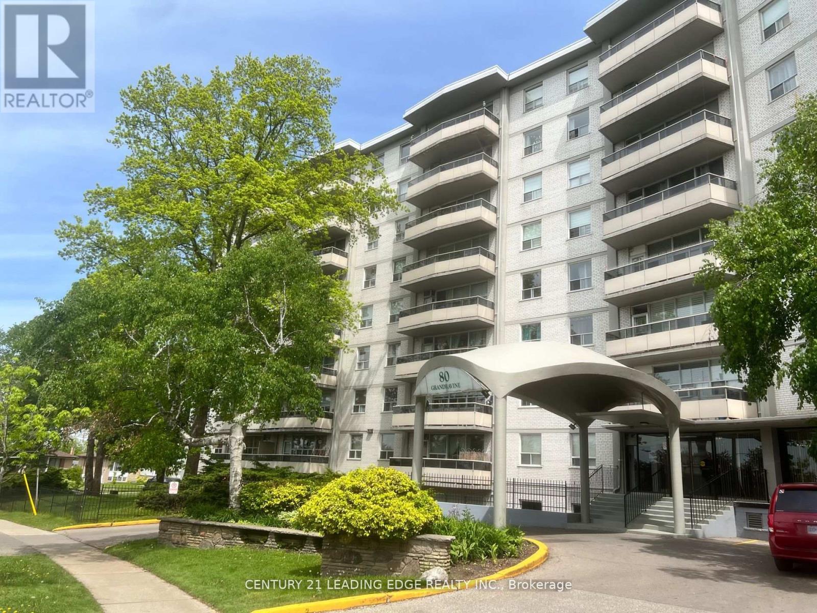 916 - 80 GRANDRAVINE DRIVE, Toronto, Ontario